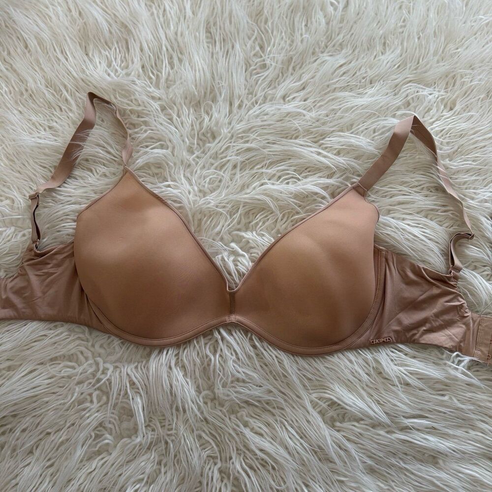 SKIMS Weightless Scoops Bra
